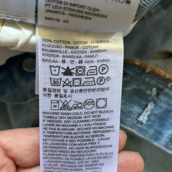 Levi’s jean shorts - Picture 5 of 8